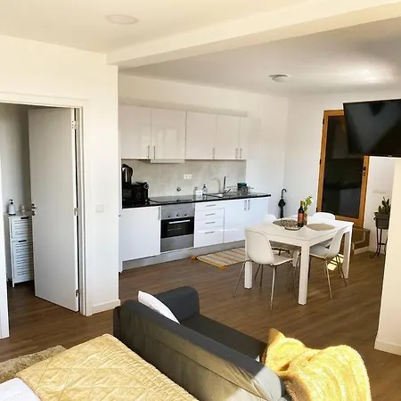 Center W/ Terrace 5 Min