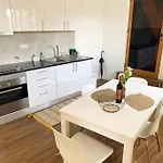 Center W/ Terrace 5 Min شقة ماتشيكو