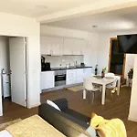 Center W/ Terrace 5 Min