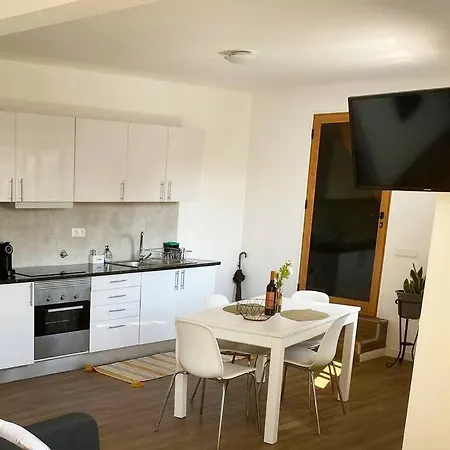Daire Center W/ Terrace 5 Min