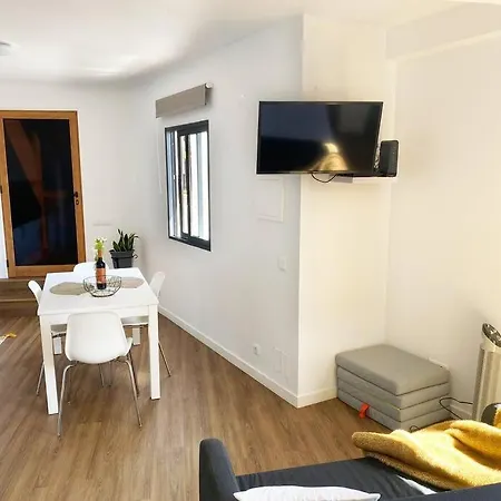 Center W/ Terrace 5 Min Daire *