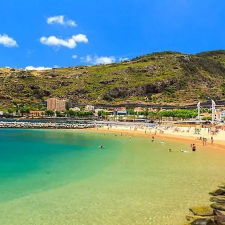 شقة Center W/ Terrace 5 Min *